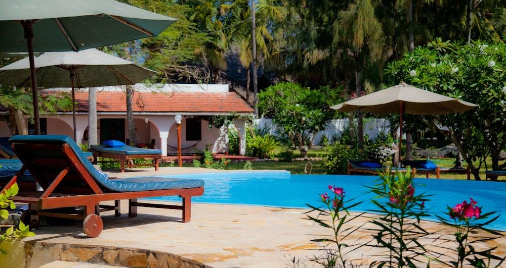 Flame Tree Cottages Нунгви Экстерьер фото